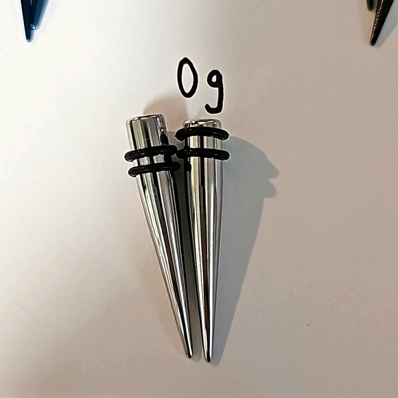Ear gaging sets,5 TAPERS. Clean and ready to go! - Picture 6 of 6